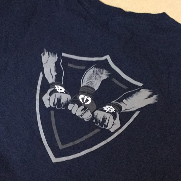 T-Shirt - Picture 3 of 3